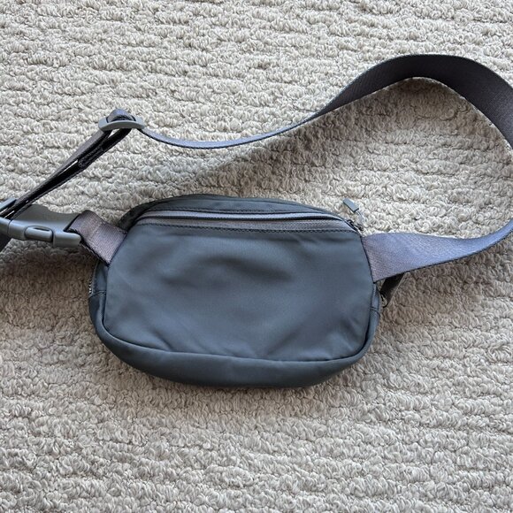 Lululemon OG Gray Belt Bag/Fanny Pack - Picture 3 of 6